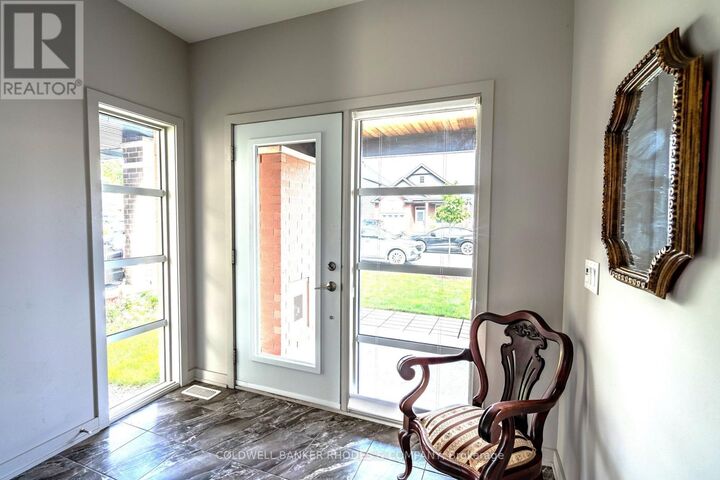Property Photo:  806 Carnelian Crescent  ON K1X 0A8 