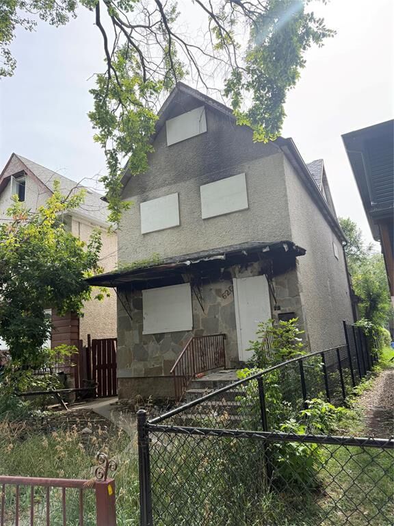 Property Photo:  626 El'Gin Avenue  MB R3A 0L3 