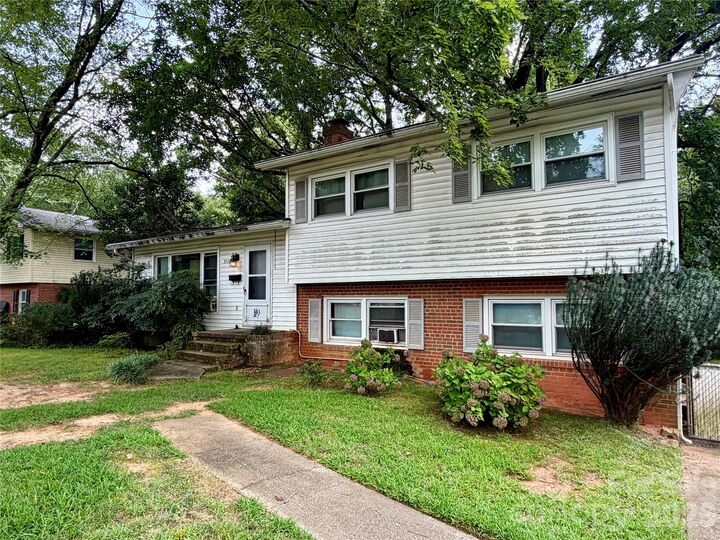 Property Photo:  3512 Winterfield Place  NC 28205 