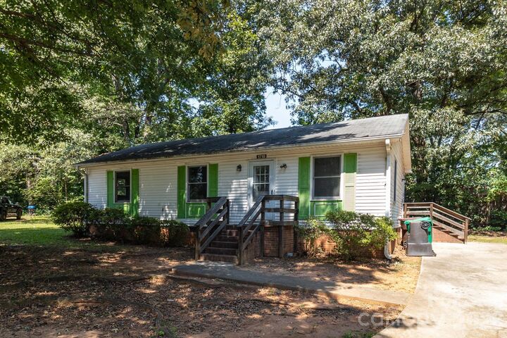 Property Photo: 1719 Oneka Avenue NC 27260