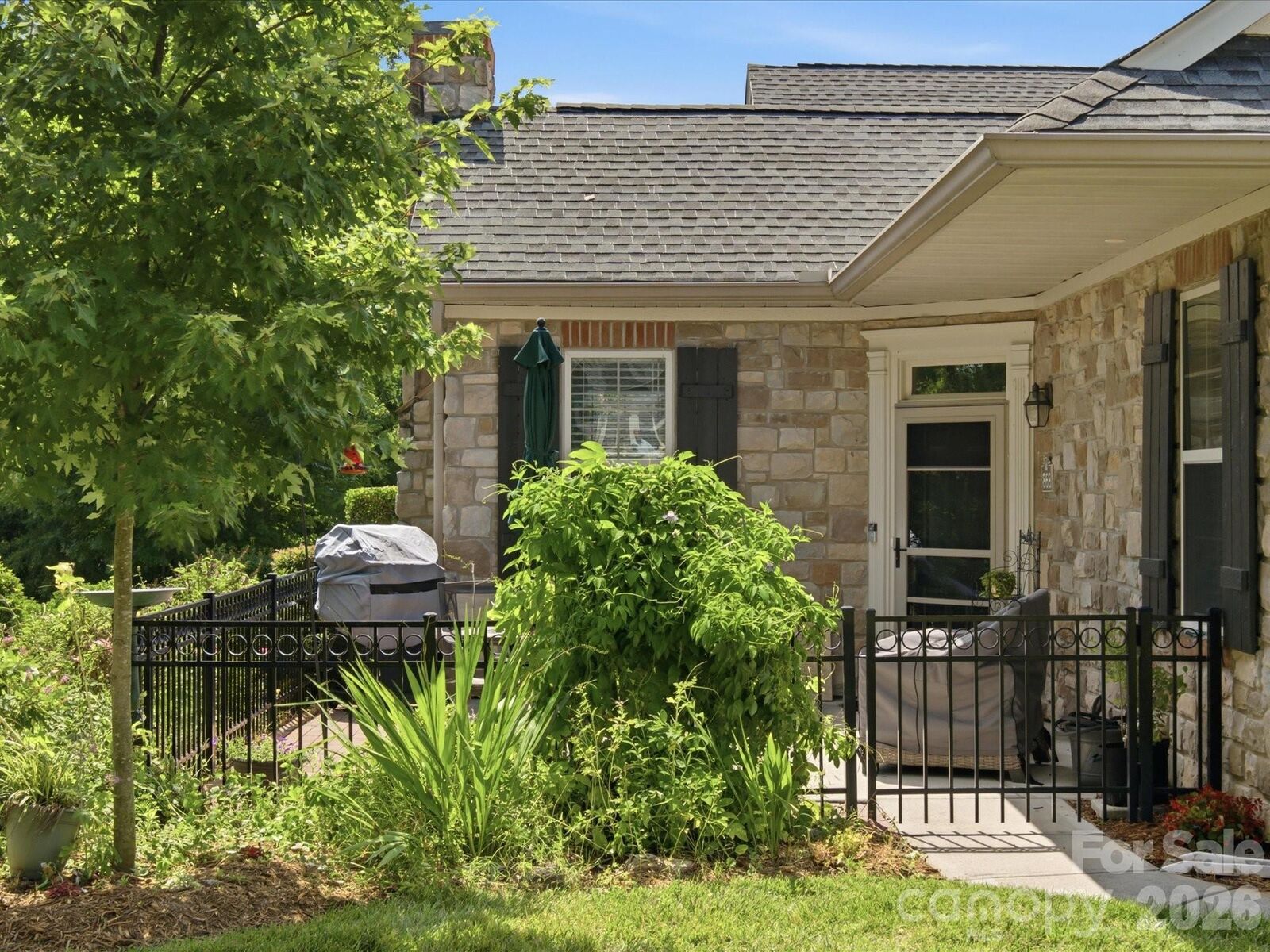 Property Photo: 868 Ledgestone Court SC 29708
