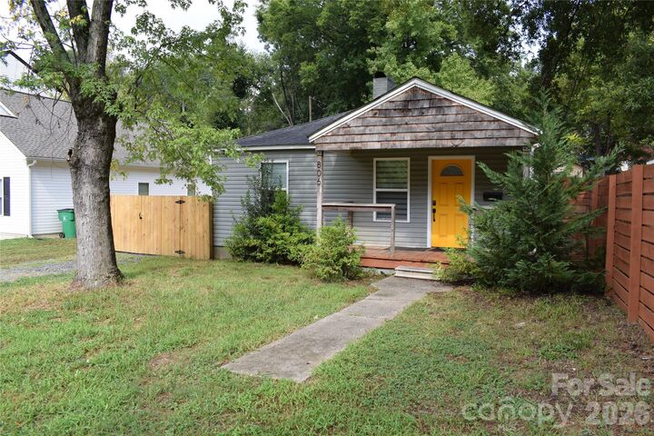 Property Photo:  806 Cantwell Street  NC 28208 