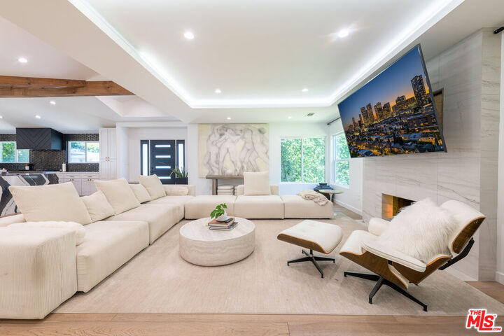 Property Photo: 15710 Hartsook St CA 91436