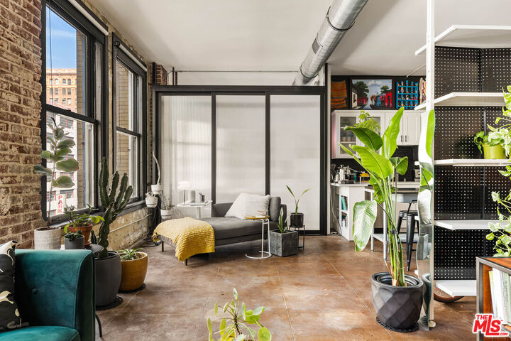 Property Photo: 215 W 7th St, Unit 407 CA 90014