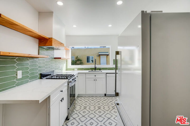 Property Photo:  633 N Rampart Blvd  CA 90026 