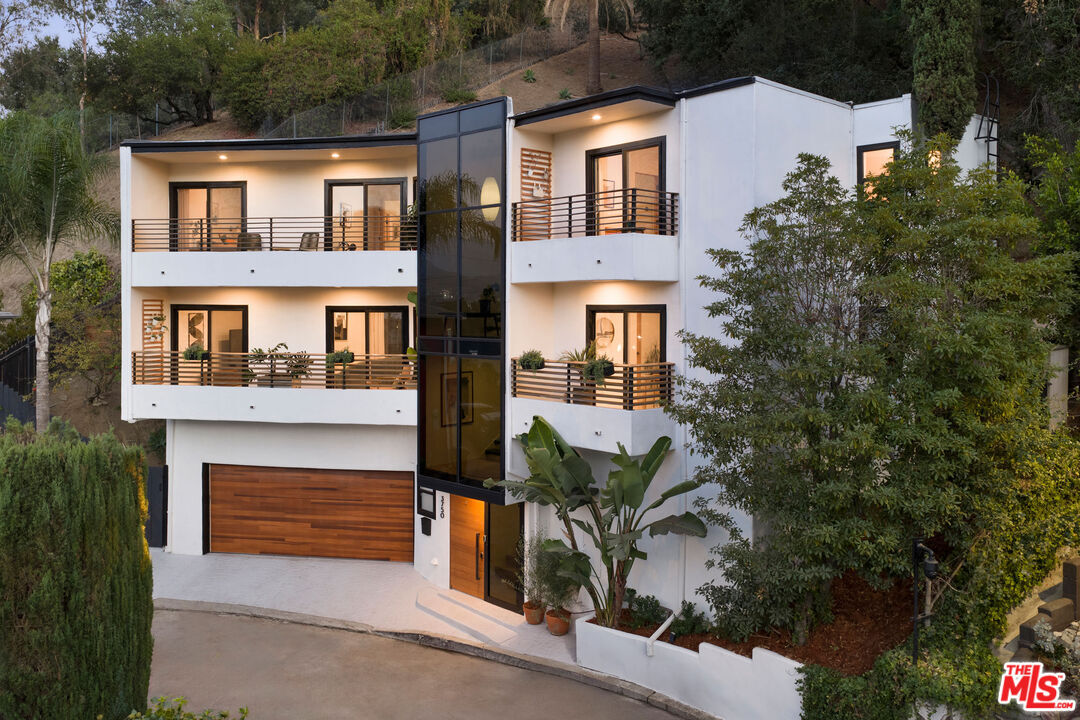 Property Photo:  3750 Arbolada Rd  CA 90027 