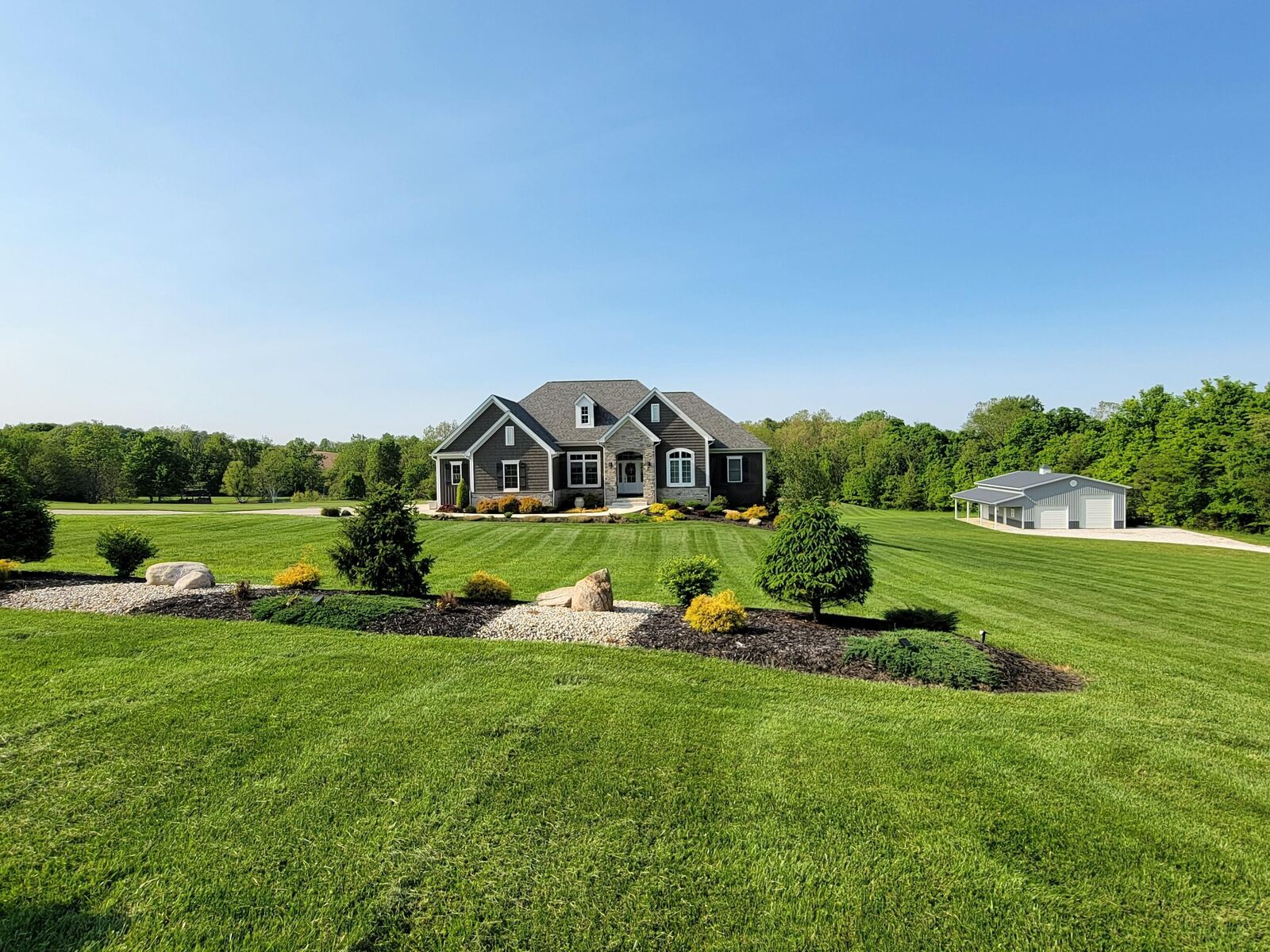 Property Photo: 6004 Royalton SW Road OH 43130