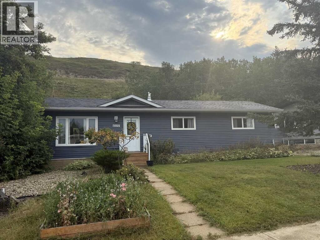 Property Photo:  10337 110 Avenue  AB T8S 1K5 