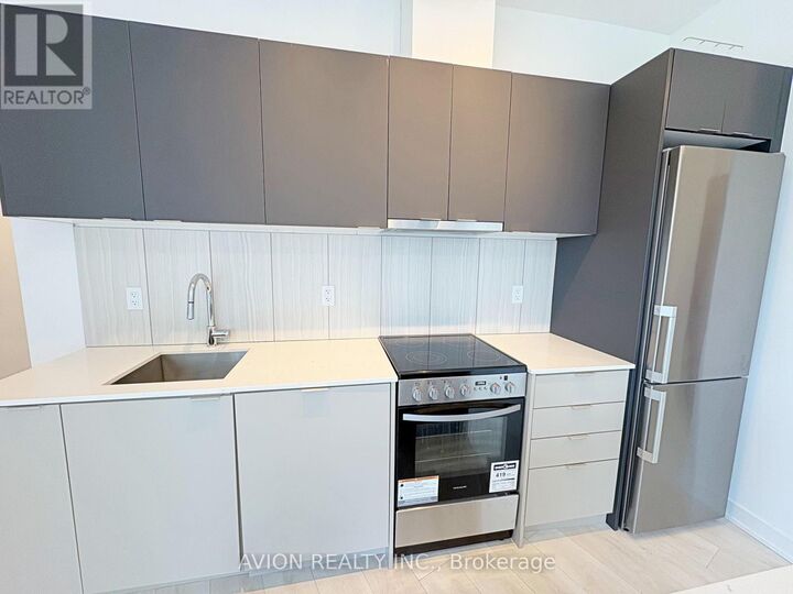Property Photo: 8 Tippett Road 1016 ON M3H 0E7