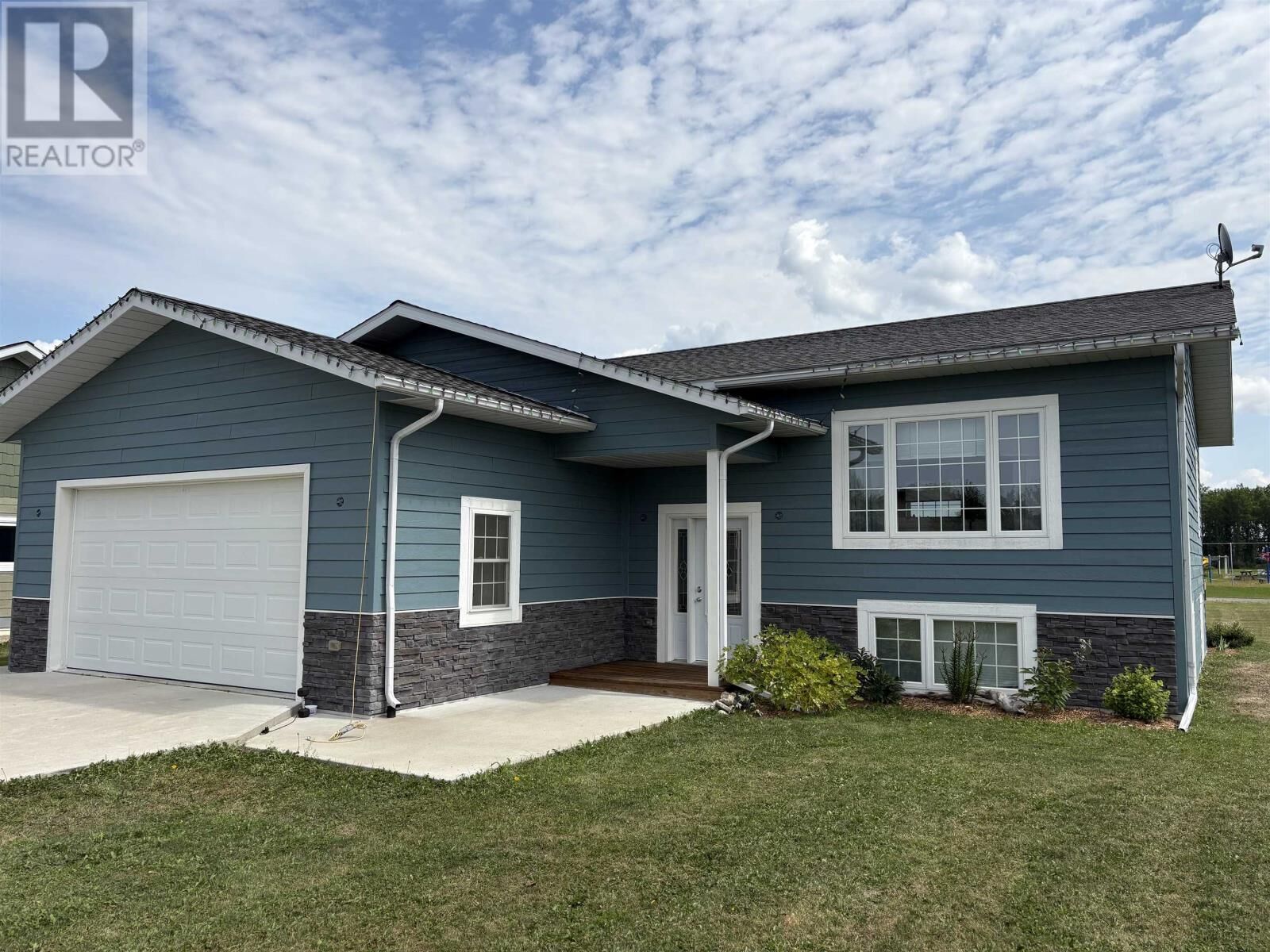 Property Photo:  8 Spruce Dr  ON P0W 1E0 