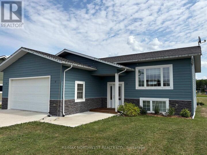 8 Spruce Drive — photo 1