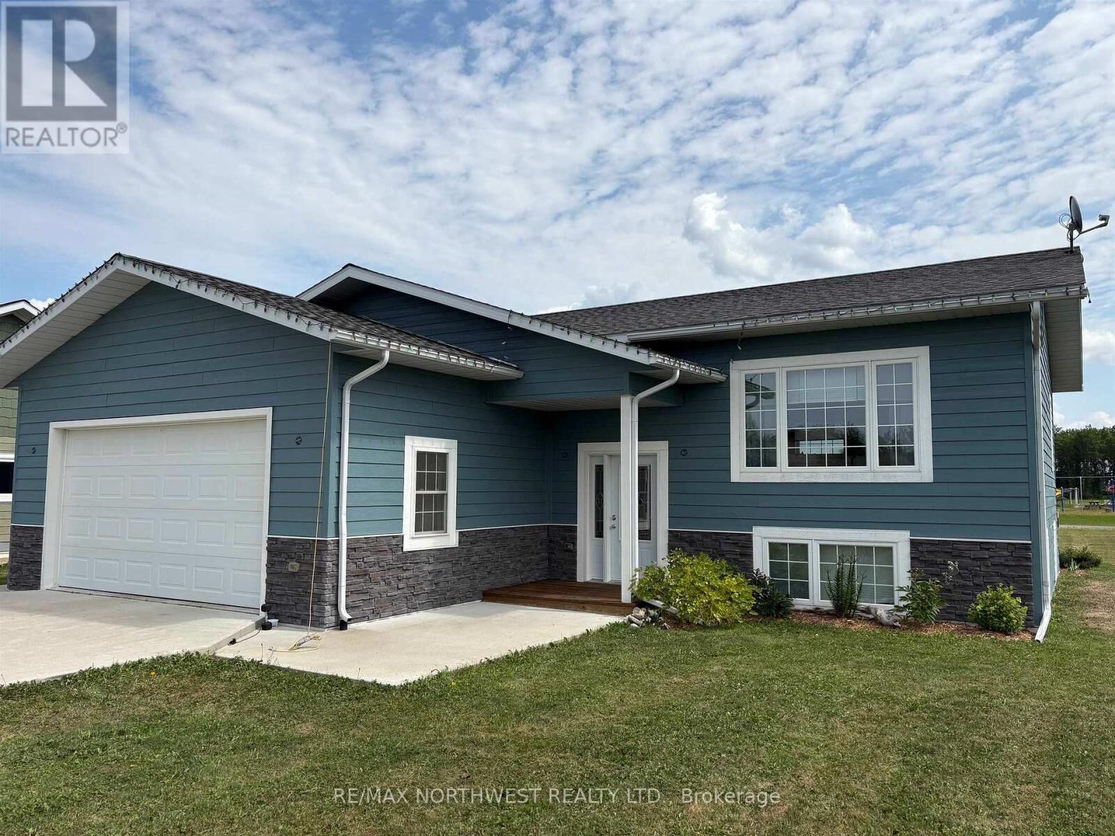 Property Photo: 8 Spruce Drive ON P0W 1E0