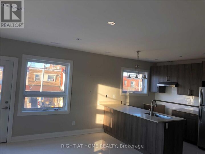 Property Photo: 31 Alma Avenue 4 ON M6J 1N2