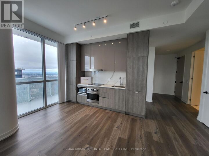 Property Photo: 225 Commerce Street 6512 ON L4K 0R1