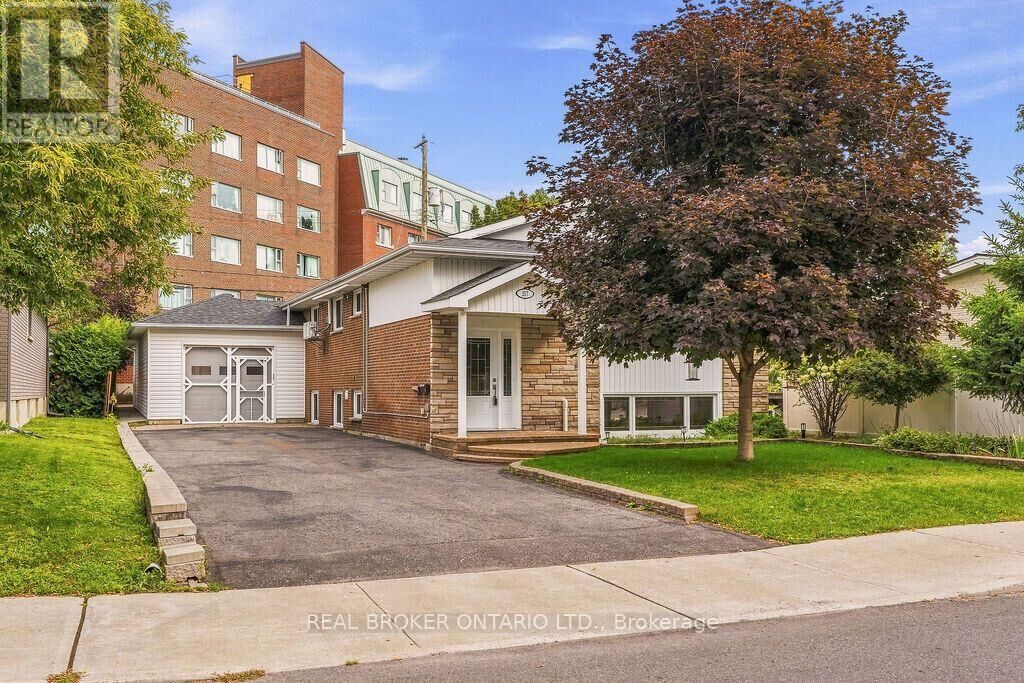 Property Photo:  257 Lavergne Street  ON K1L 5E4 