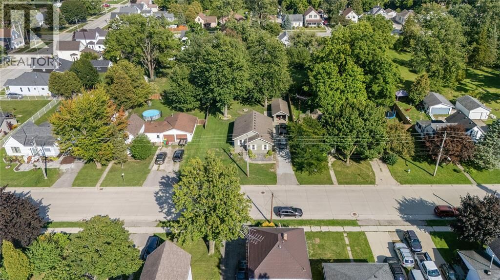 Property Photo:  452 Maude Street  ON N0N 1E0 