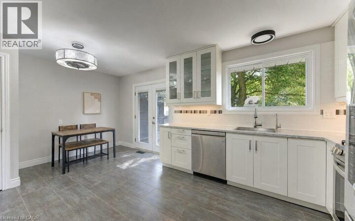 Property Photo:  206 Forestwood Drive  ON N2N 1B9 