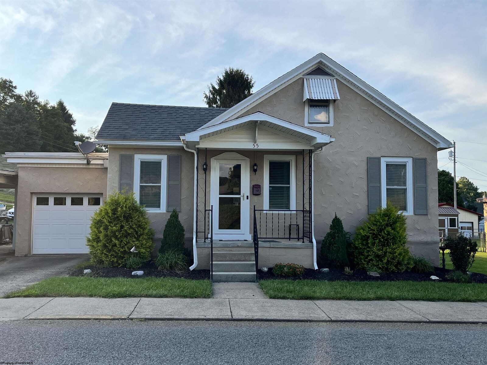 Property Photo: 55 W Lincoln Street WV 26201