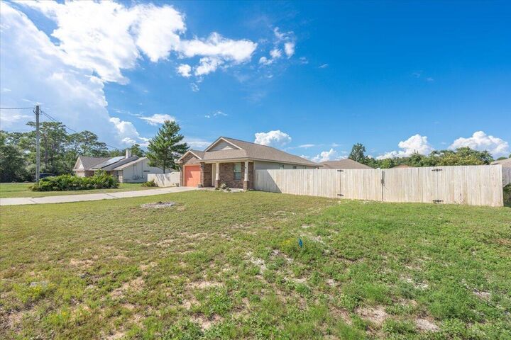 Property Photo: 4852 Martina Way FL 32563