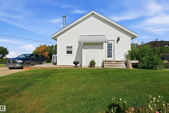 Property Photo:  56502 Rge Road 33  AB T0E 1V0 