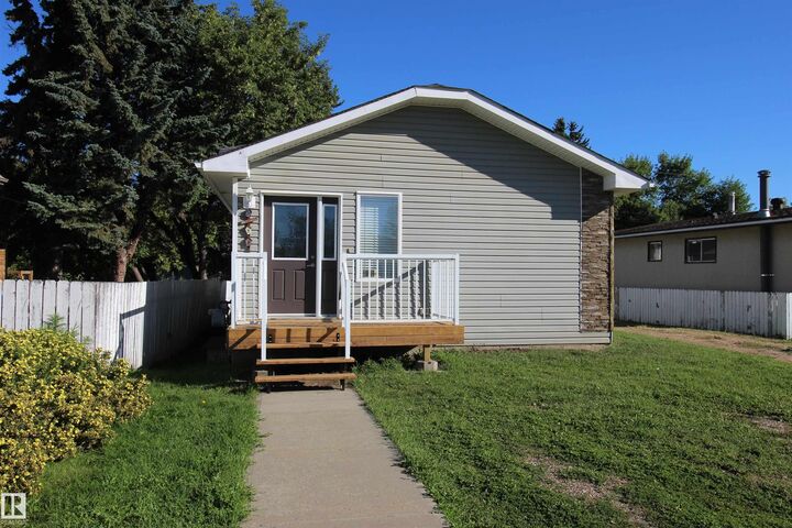 Property Photo:  10216 101 Street  AB T7P 1X9 