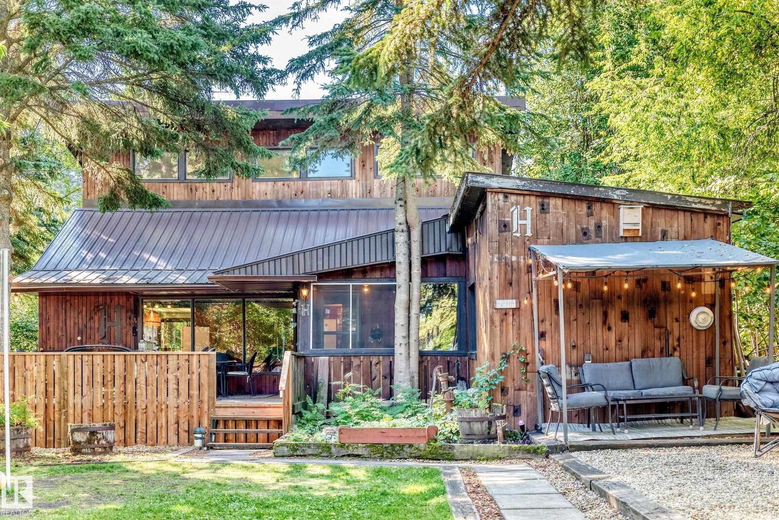 Property Photo:  141 5 Street  AB T0E 0B9 
