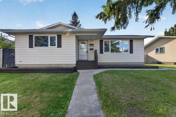 8720 26 Avenue NW — photo 1