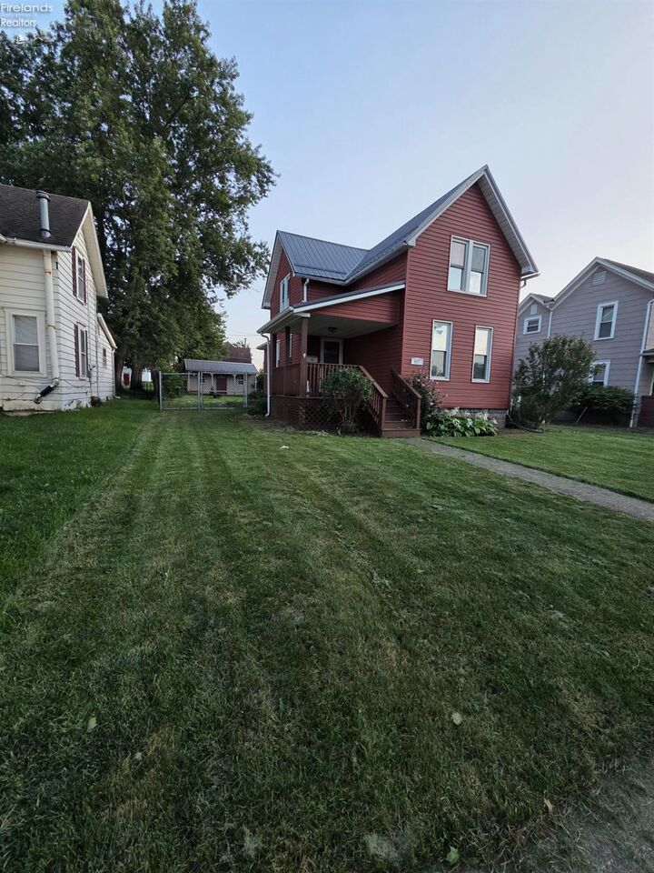 Property Photo:  527 Woodland Avenue  OH 44890 