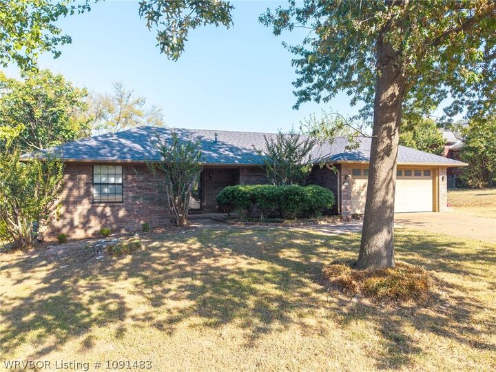 Property Photo: 1420 N 7th Street AR 72956