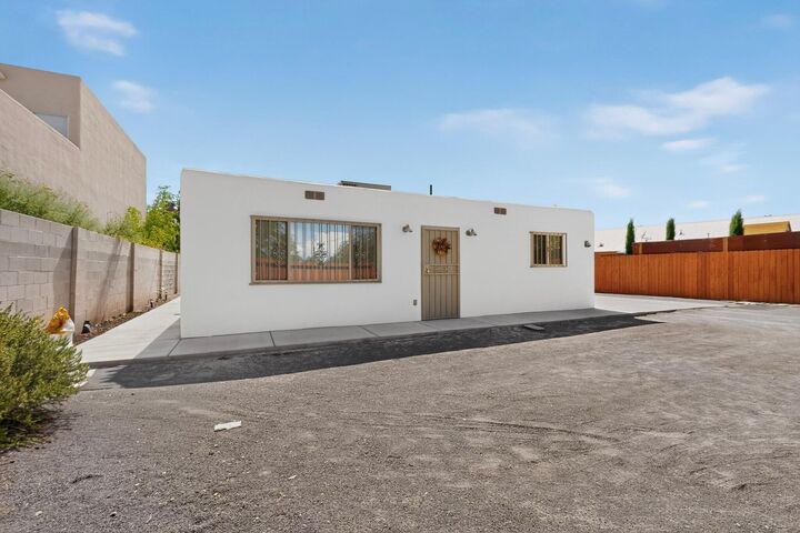 Property Photo:  2900 Foraker Place NW  NM 87107 