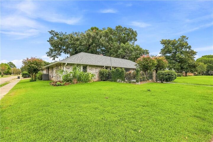 Property Photo: 4801 Whitehall Boulevard LA 71303