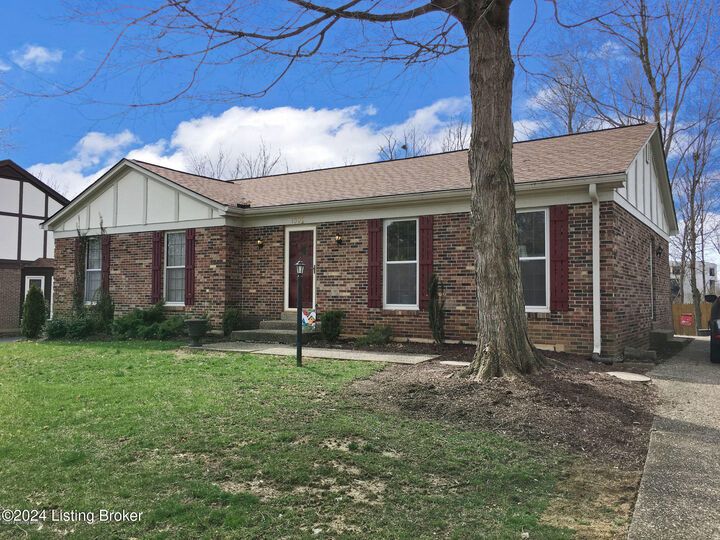 Property Photo:  1302 Pollitt Ct  KY 40223 
