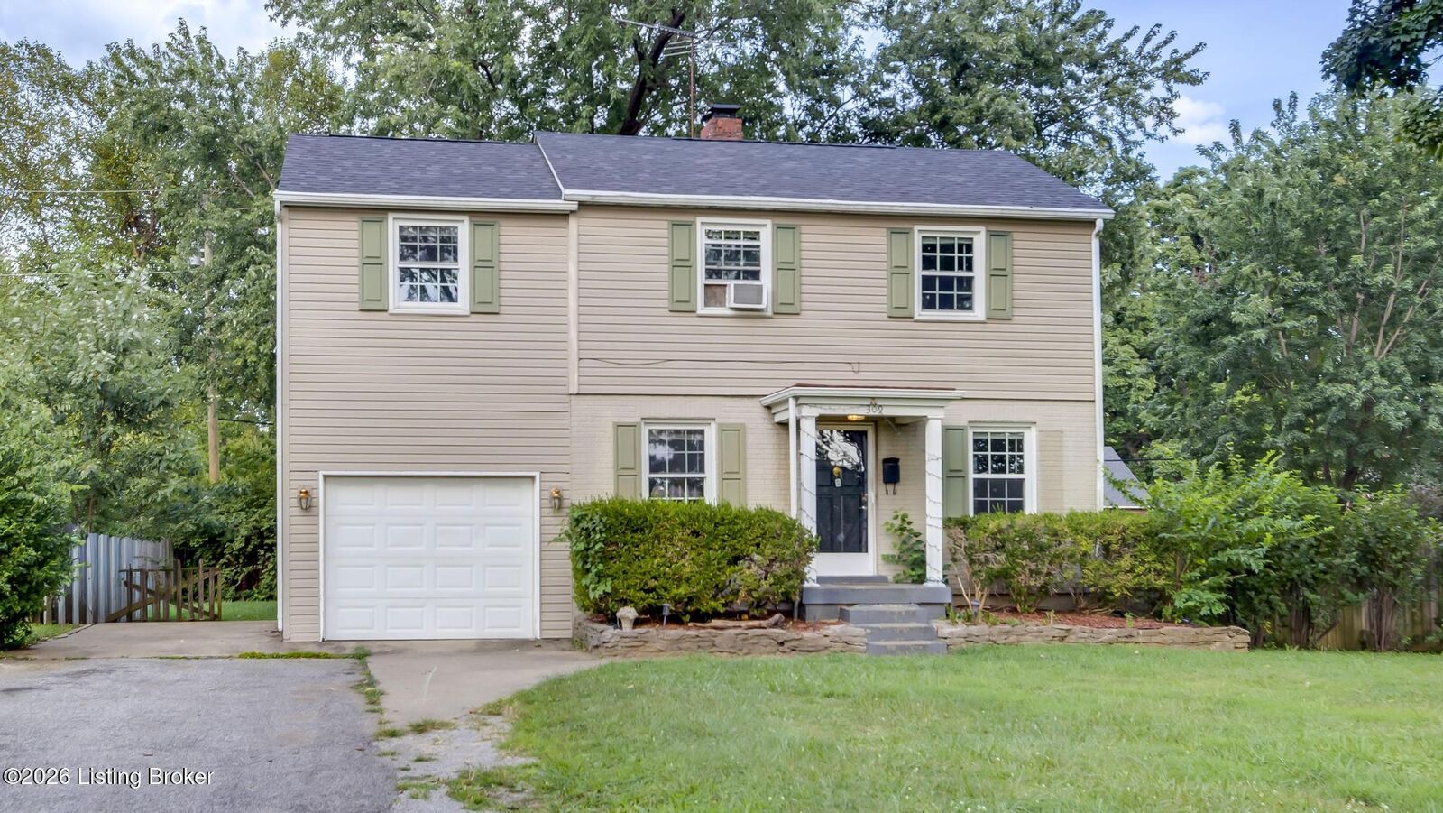 Property Photo: 309 S Hubbards Ln KY 40207