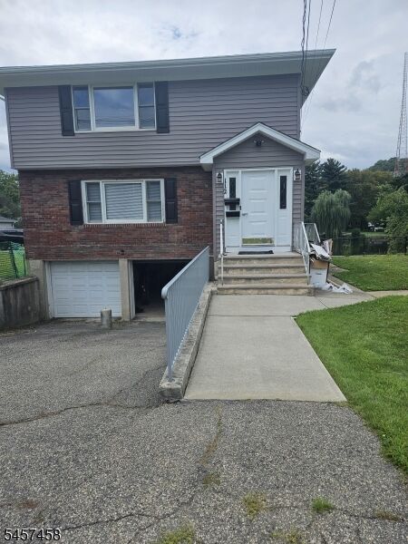 Property Photo:  112 Ringwood Ave 2  NJ 07442 