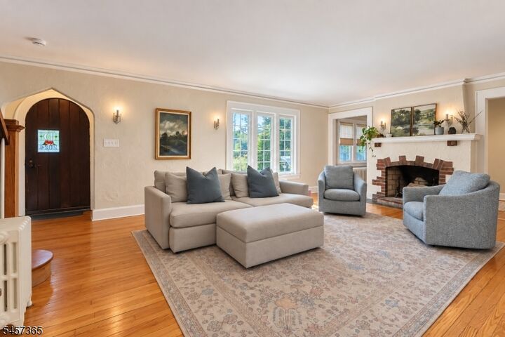 Property Photo:  8 S Oak Ct  NJ 07940 