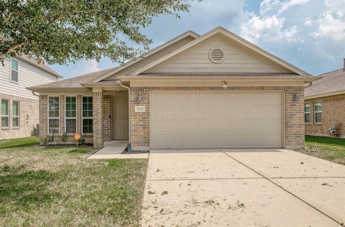 Property Photo: 5242 Espuela Lane TX 77521
