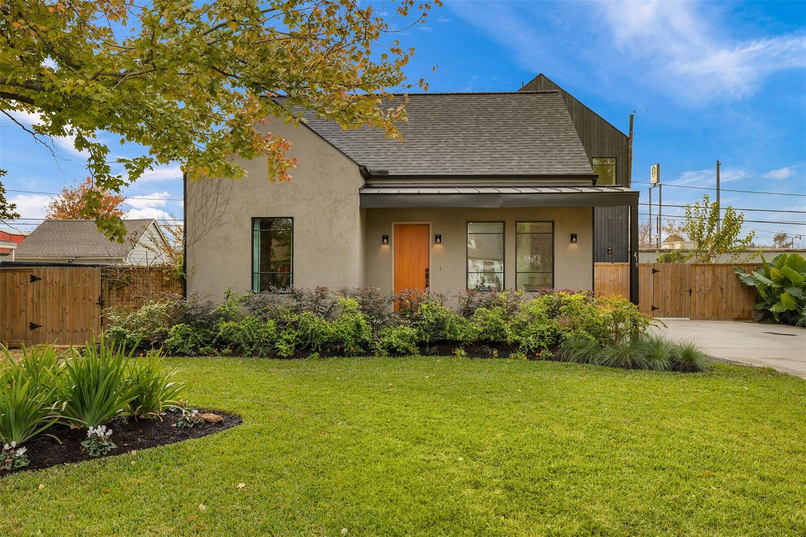 Property Photo:  419 W 30th Street  TX 77018 