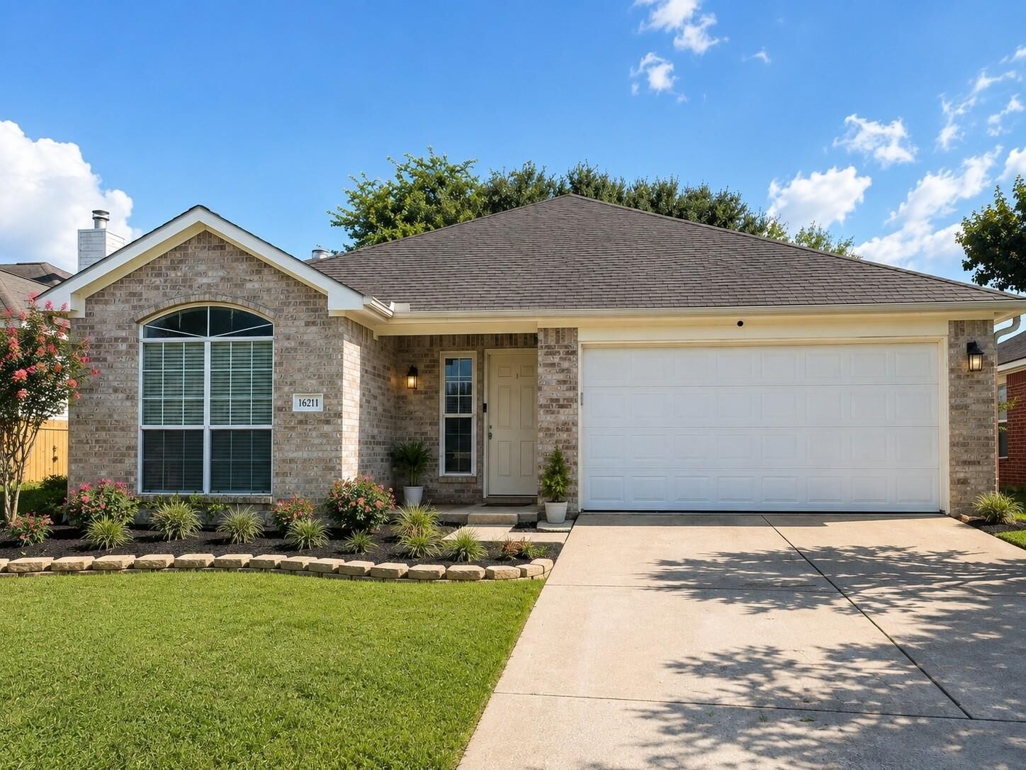 Property Photo: 16211 Noblewood Way TX 77082