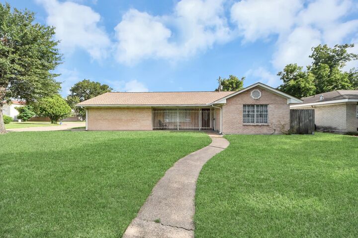 Property Photo: 138 W Wellington Street TX 77076