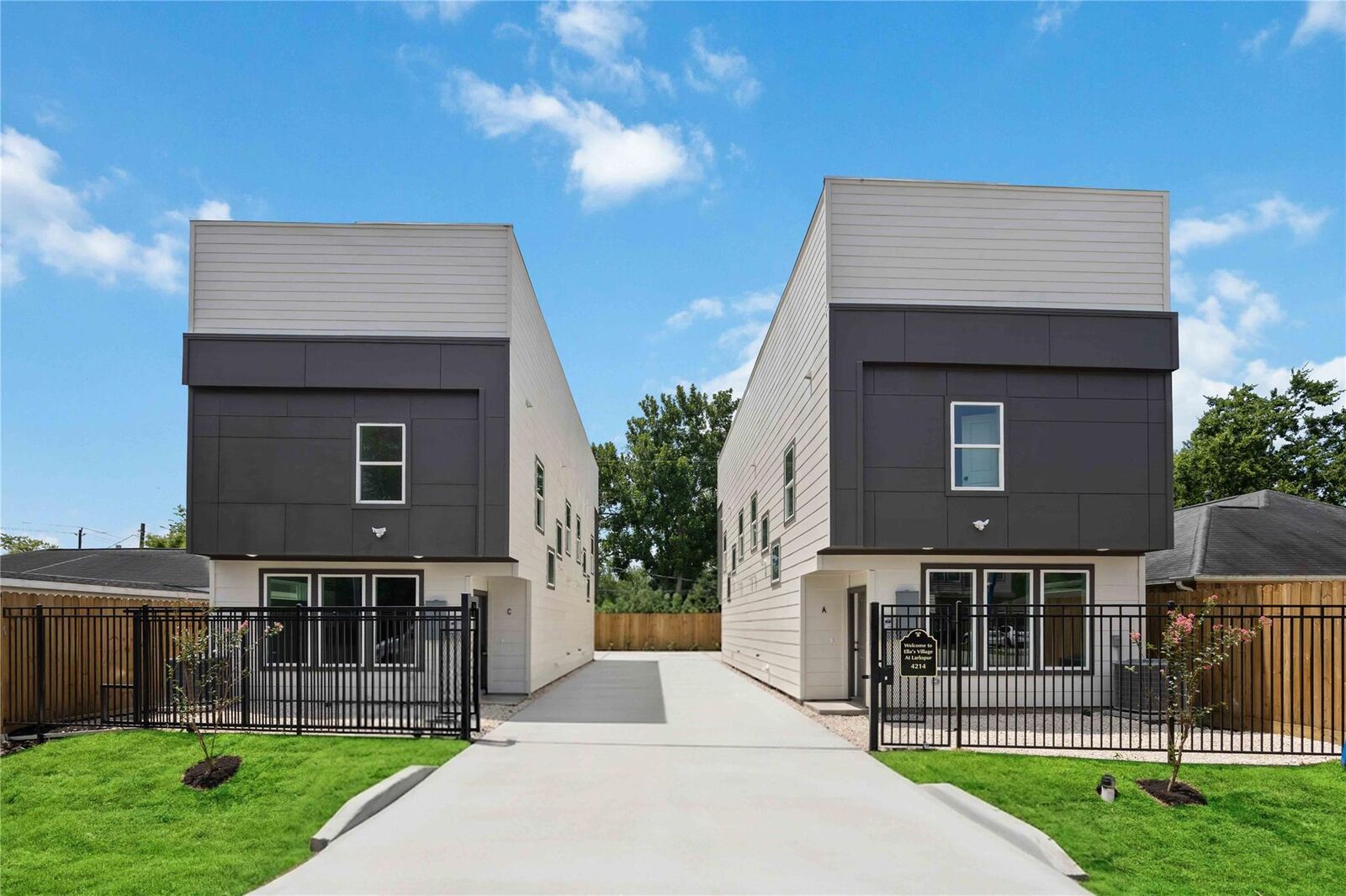 Property Photo: 4138 Larkspur Street C TX 77051