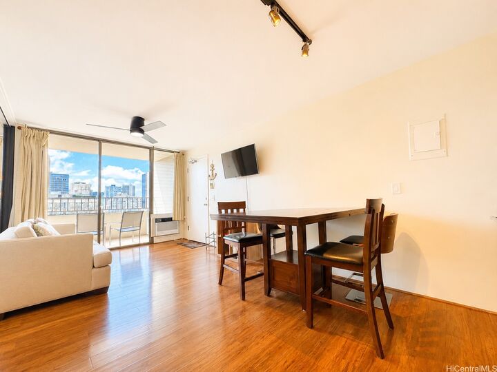Property Photo: 2240 Kuhio Avenue 1607 HI 96815