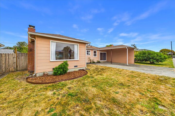 Property Photo:  1180 Villa Way  CA 95521 