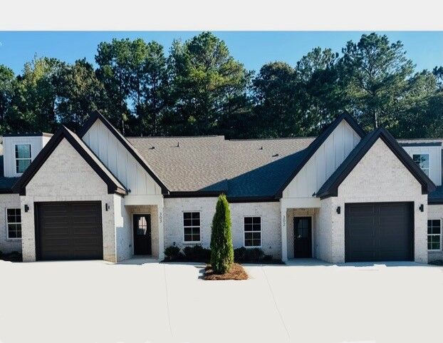 Property Photo: 1100 Arcadia Avenue 501 AL 36830