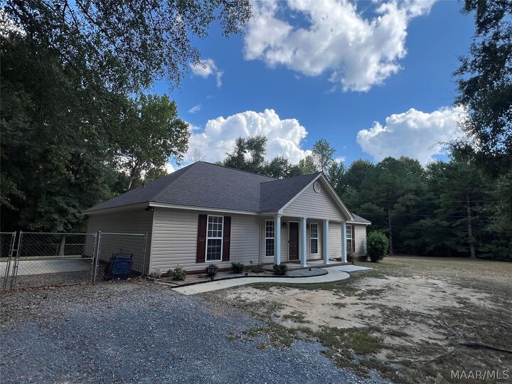 Property Photo: 606 Powell Loop AL 36092