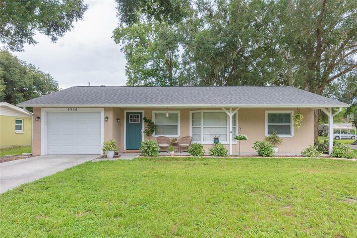 Property Photo: 6936 Coleus Court FL 34653