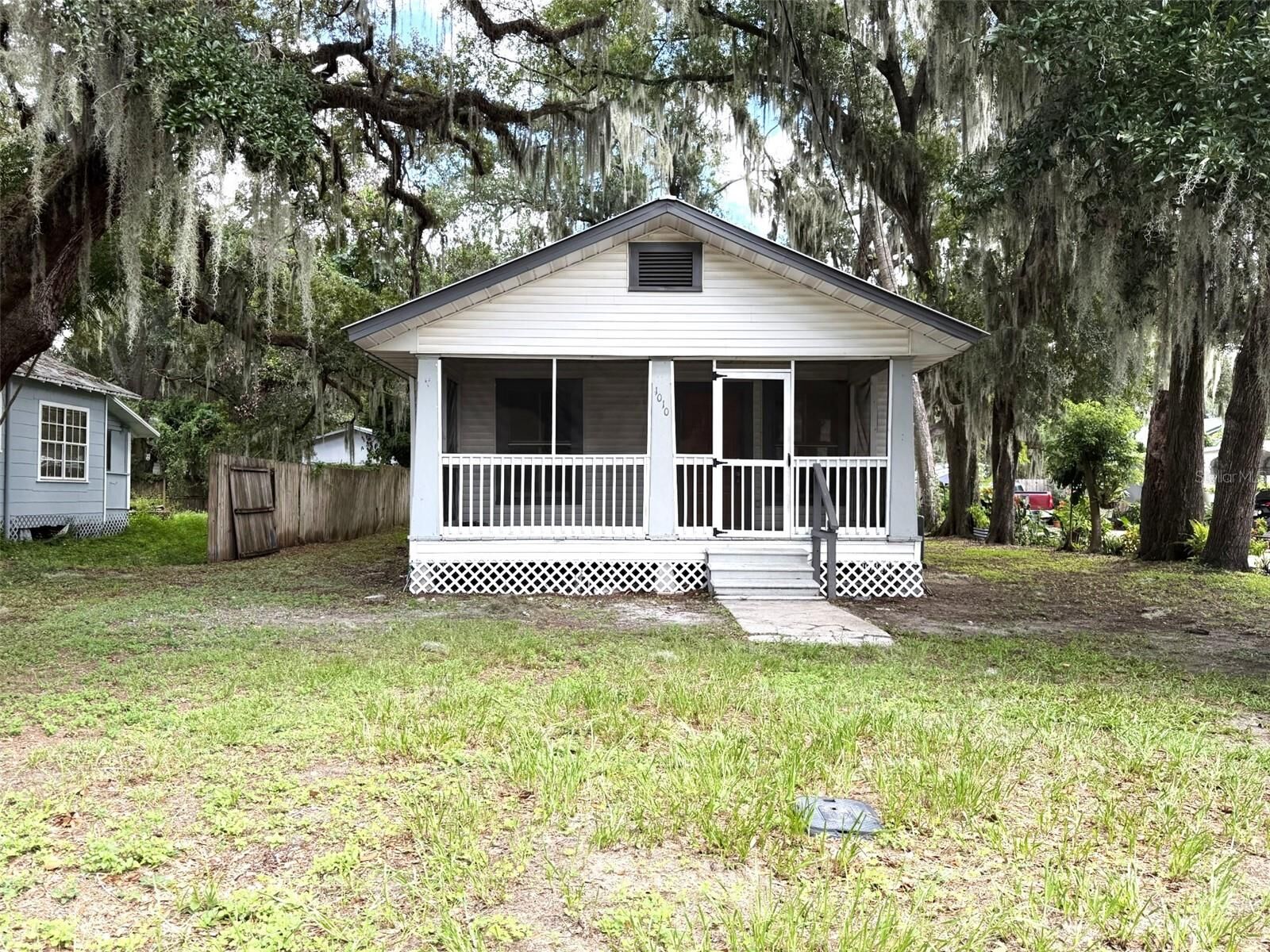 Property Photo:  1010 S Dudley Avenue  FL 33830 