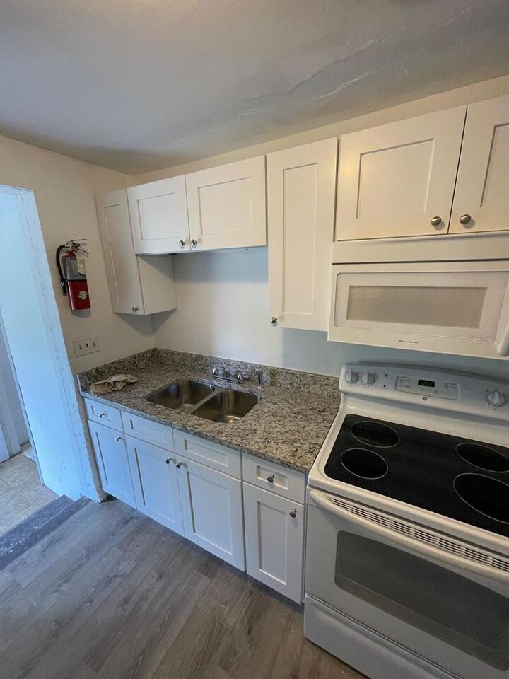 Property Photo:  1142 Berkshire Road  FL 32117 