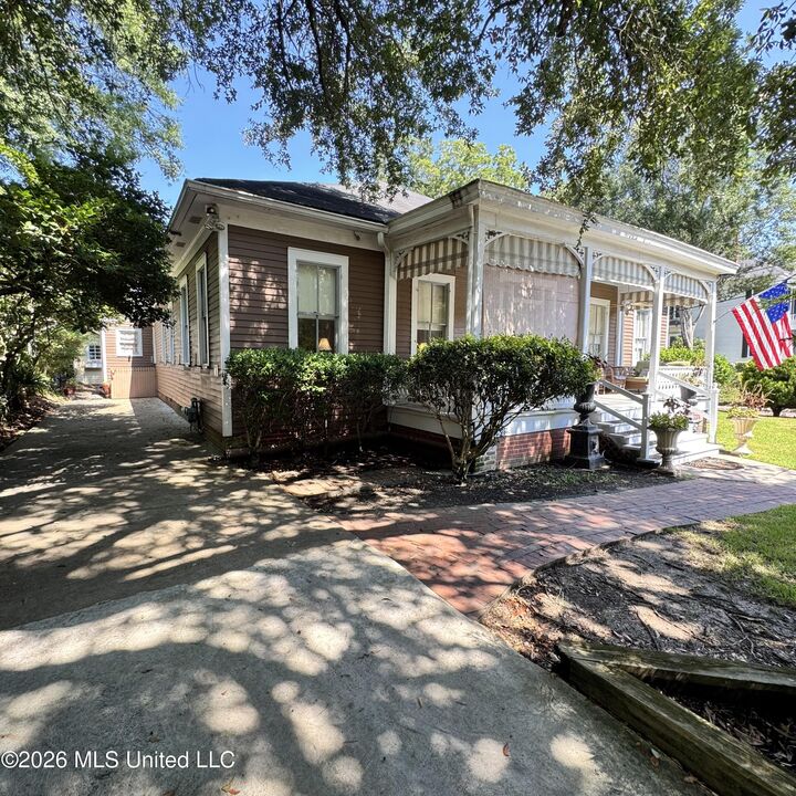 Property Photo: 718 N Union Street MS 39120