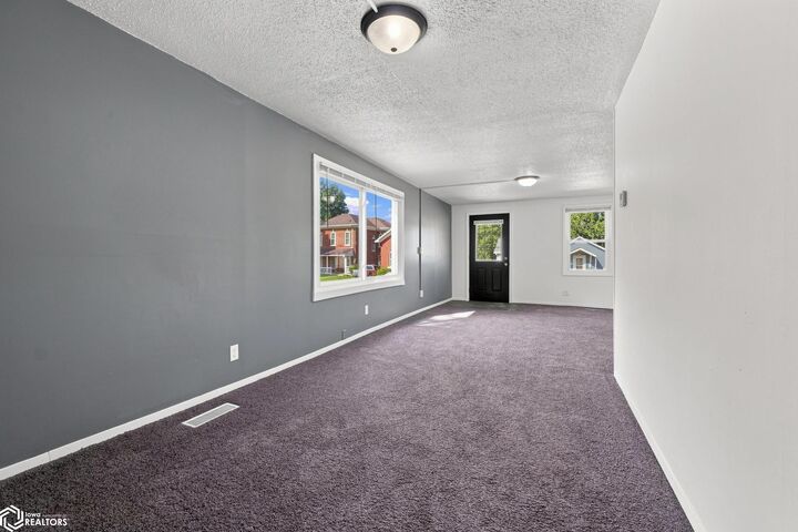 Property Photo:  1320 Osborn Street  IA 52601 