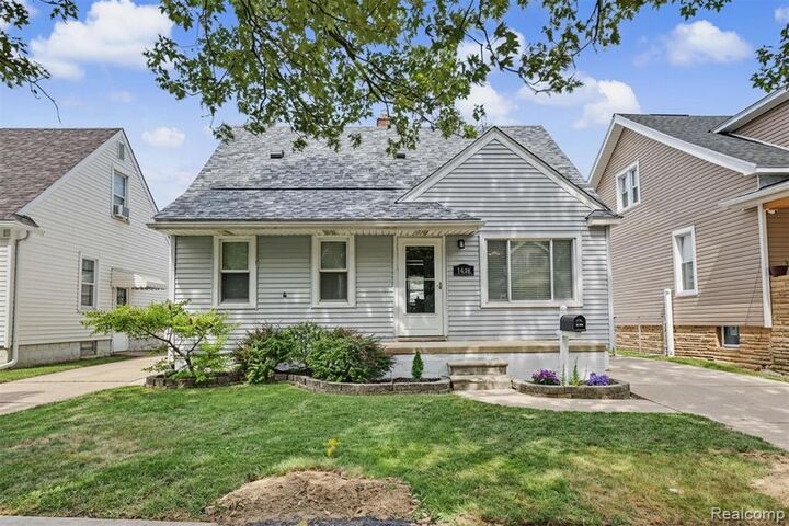 Property Photo: 1646 Mill Street MI 48146 2361